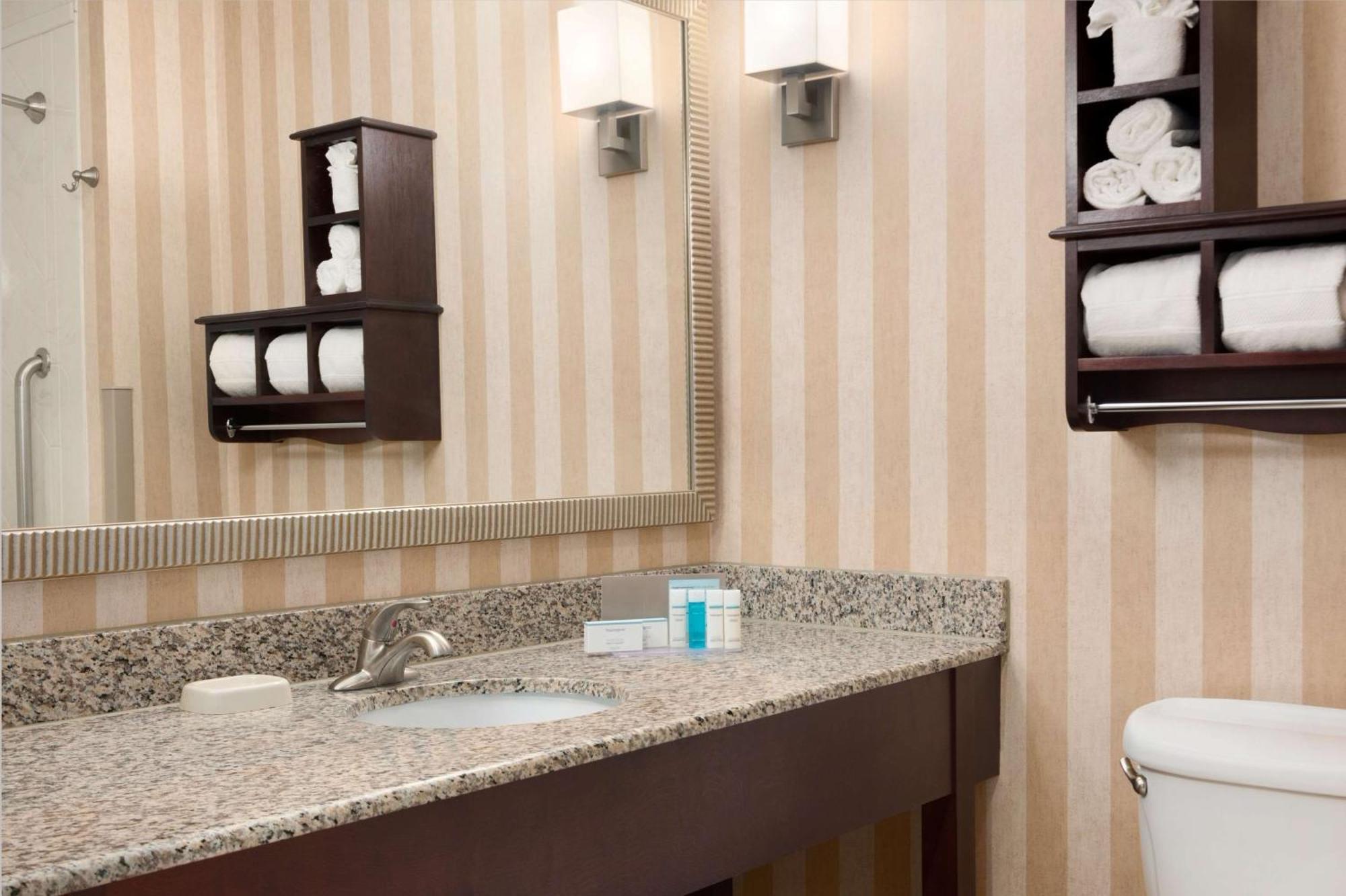 Hampton Inn Спирфиш Экстерьер фото